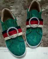 baskets paire de chaussures gucci femmes lace big buckle green